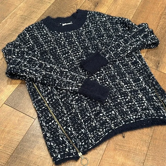 NWT! Cozy Sweater - Picture 1 of 4